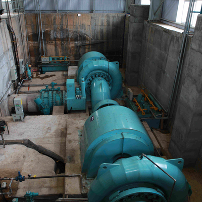 Testa dell'acqua di 50HZ Francis Hydraulic Turbine 100m automatica sulla griglia