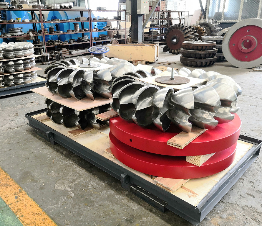 Turbina ad impulso d'acqua con testa d'acqua nominale di 134 m e pressione di ingresso da 1 a 20 bar