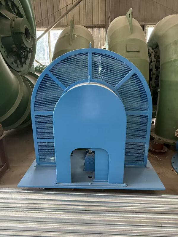 Generatore per turbine idroelettriche su misura con eccitazione senza spazzole e cavi a rame