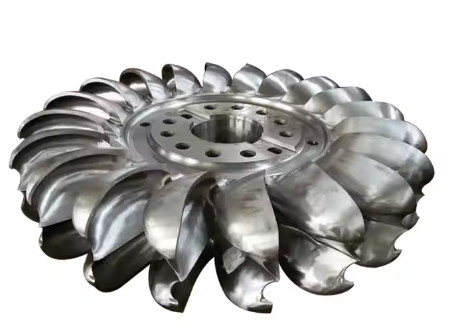 600 r/min Velocità nominale Turbina idroelettrica Pelton per testa d'acqua 100-800m e scarica progettata di 0,385m3/s