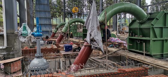 Generatore per turbine idroelettriche su misura con eccitazione senza spazzole e cavi a rame